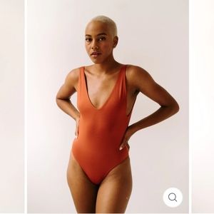 LONDRE The Minimalist One Piece Swimsuit in Classic Length Size Small